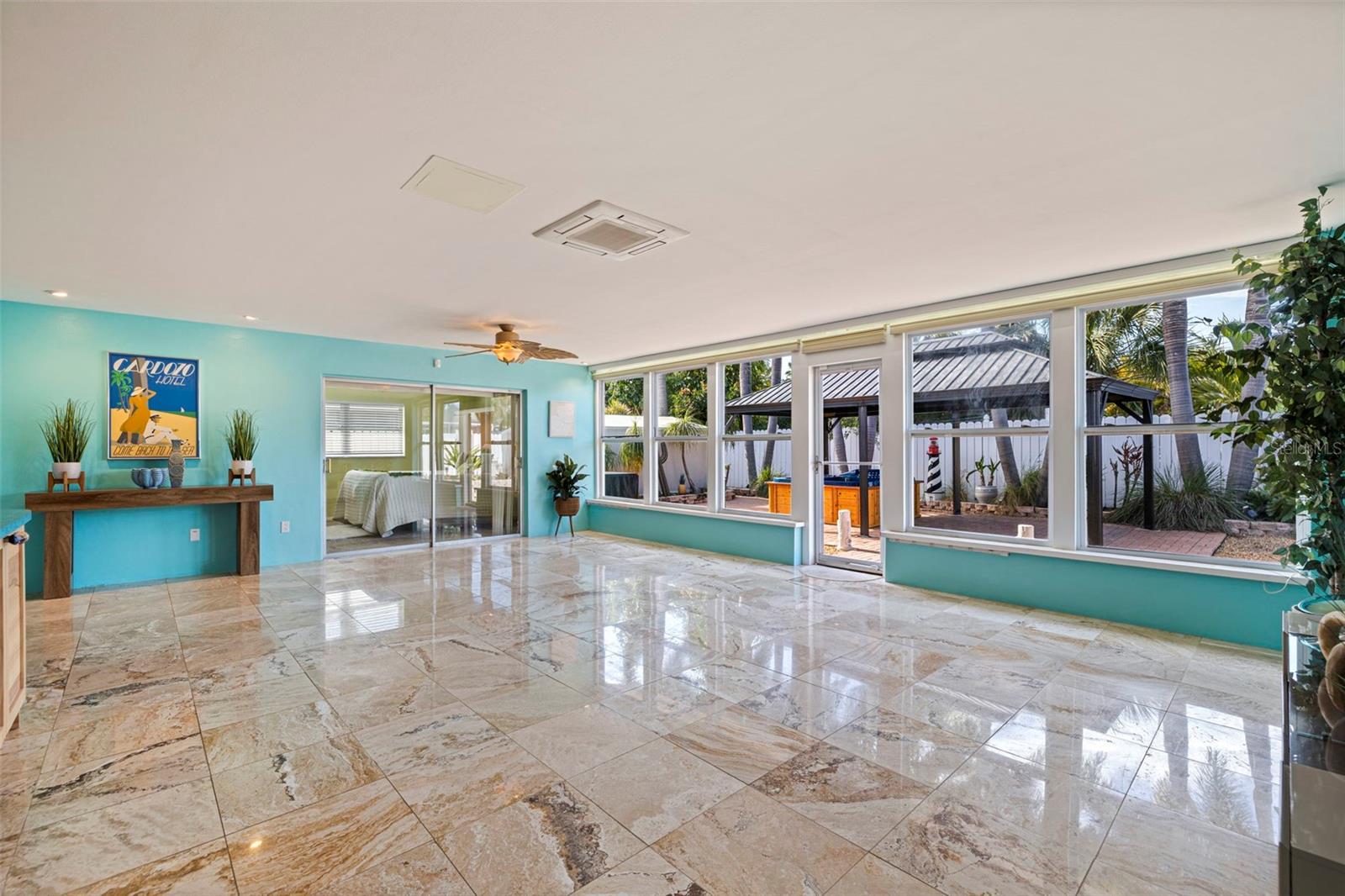 TIERRA VERDE - Residential