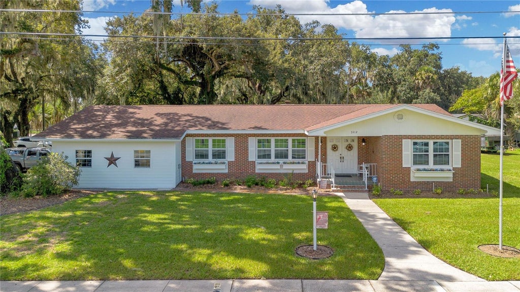 Photo of 1412 Lakeview Avenue, Kissimmee, FL 34744 (MLS # S5157568)