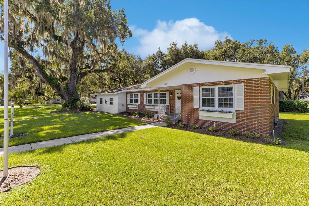 Photo of 1412 Lakeview Avenue, Kissimmee, FL 34744 (MLS # S5157568)