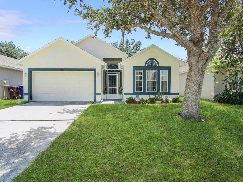 Photo of 2927 Elbib Dr, Saint Cloud, FL 34772 (MLS # S5154580)