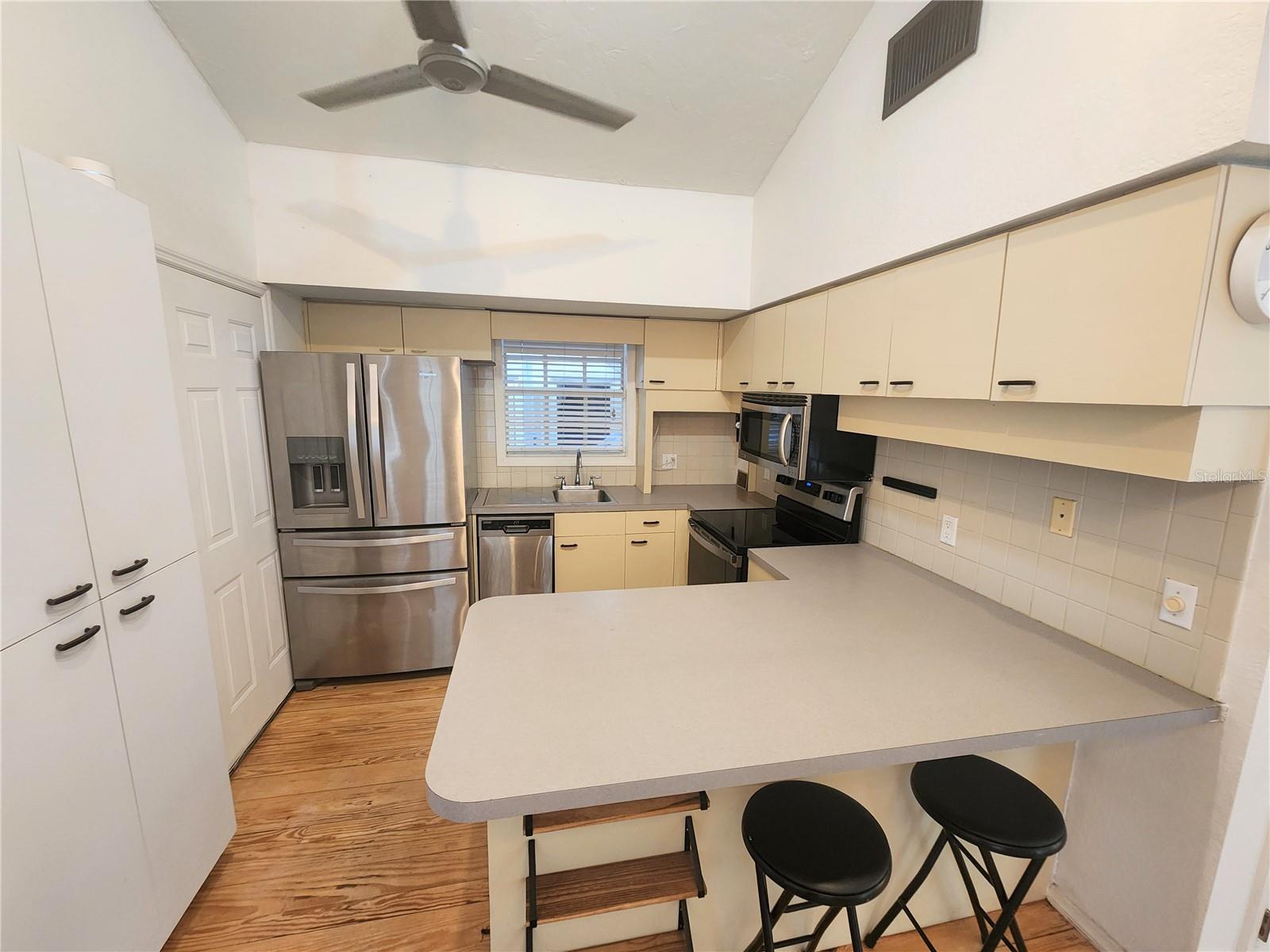 POS SUB OF BLKS G & H - Residential Income