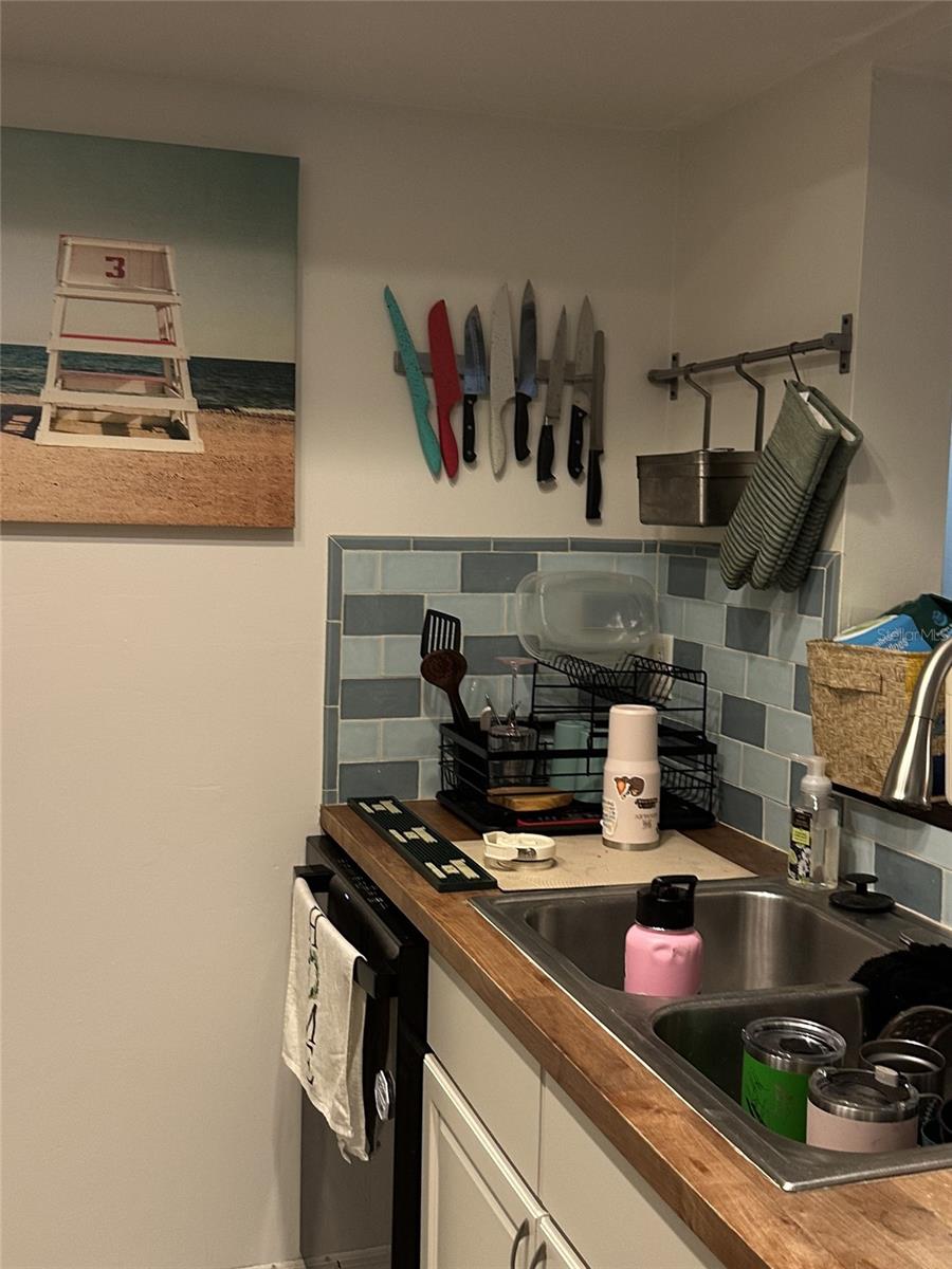 ROCKWOOD VILLAS - Residential