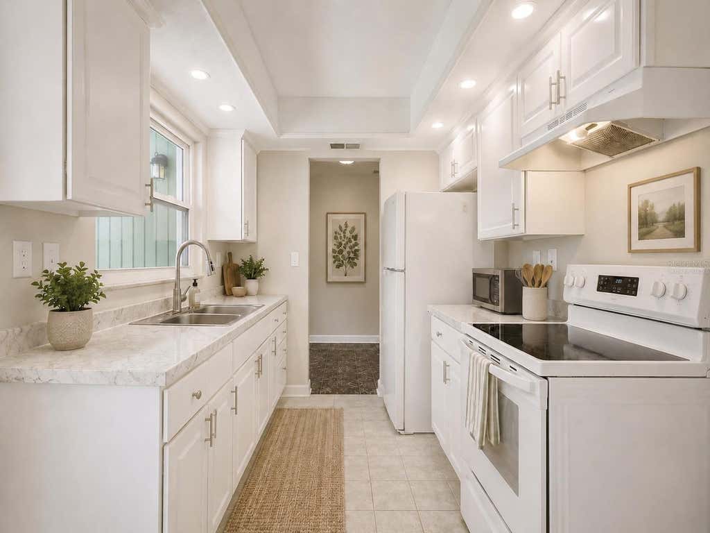 Photo of 1245 Honeytree Ln E Lane E, Lakeland, FL 33801 (MLS # L4962938)