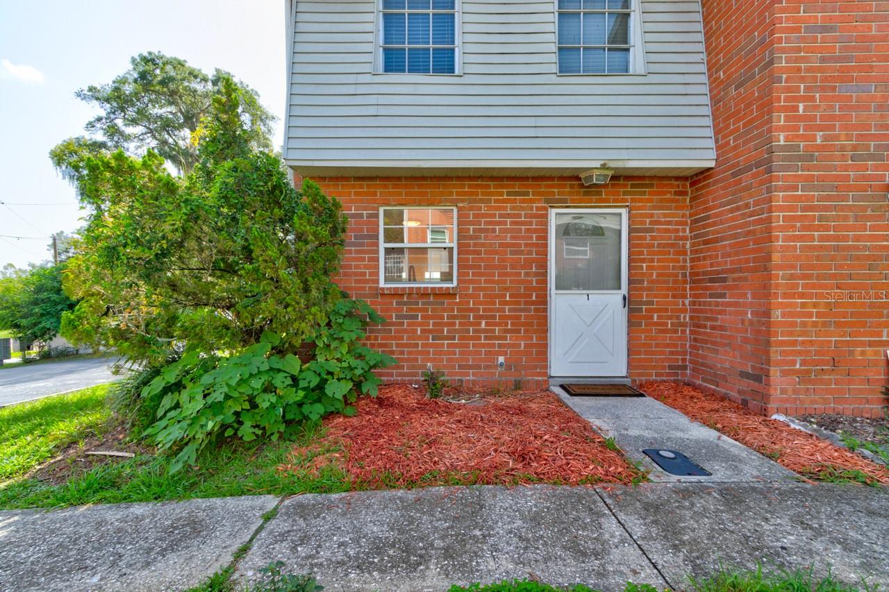 621 W INDIANA AVENUE 01