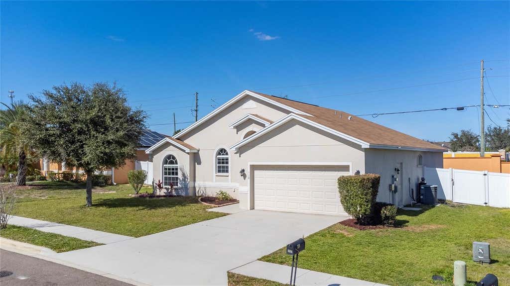 Photo of 518 Highland Meadows Street, Davenport, FL 33837 (MLS # O6431888)