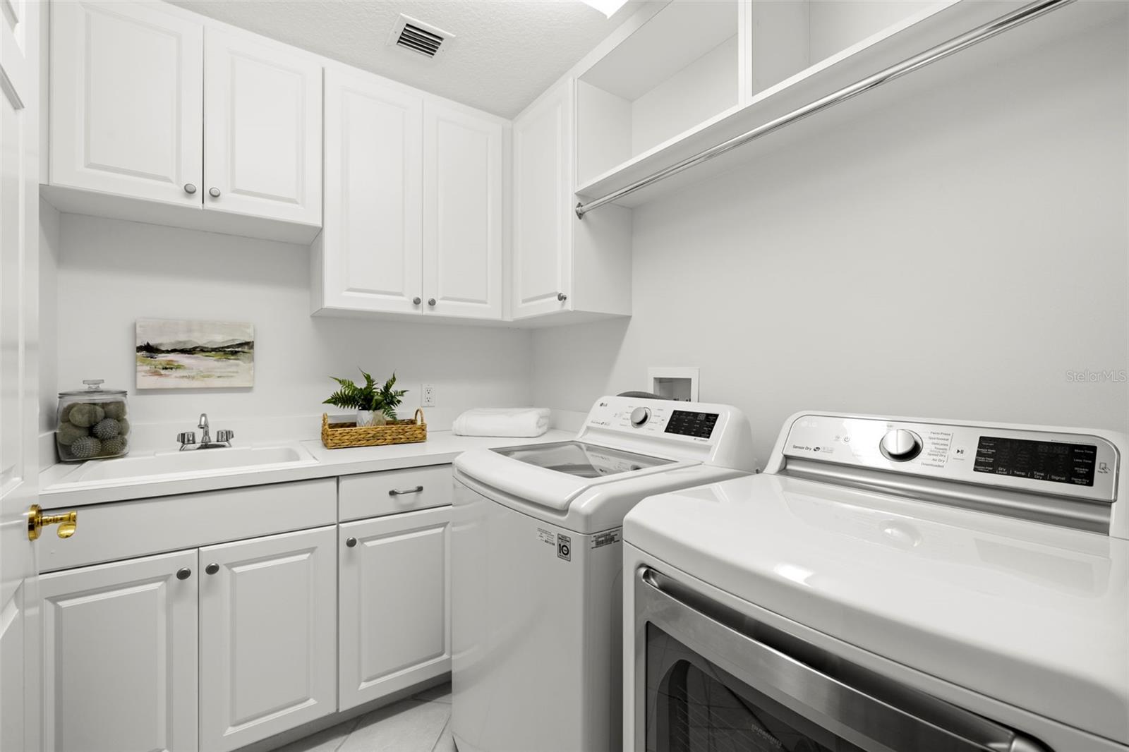 VINOY PLACE CONDO - Residential