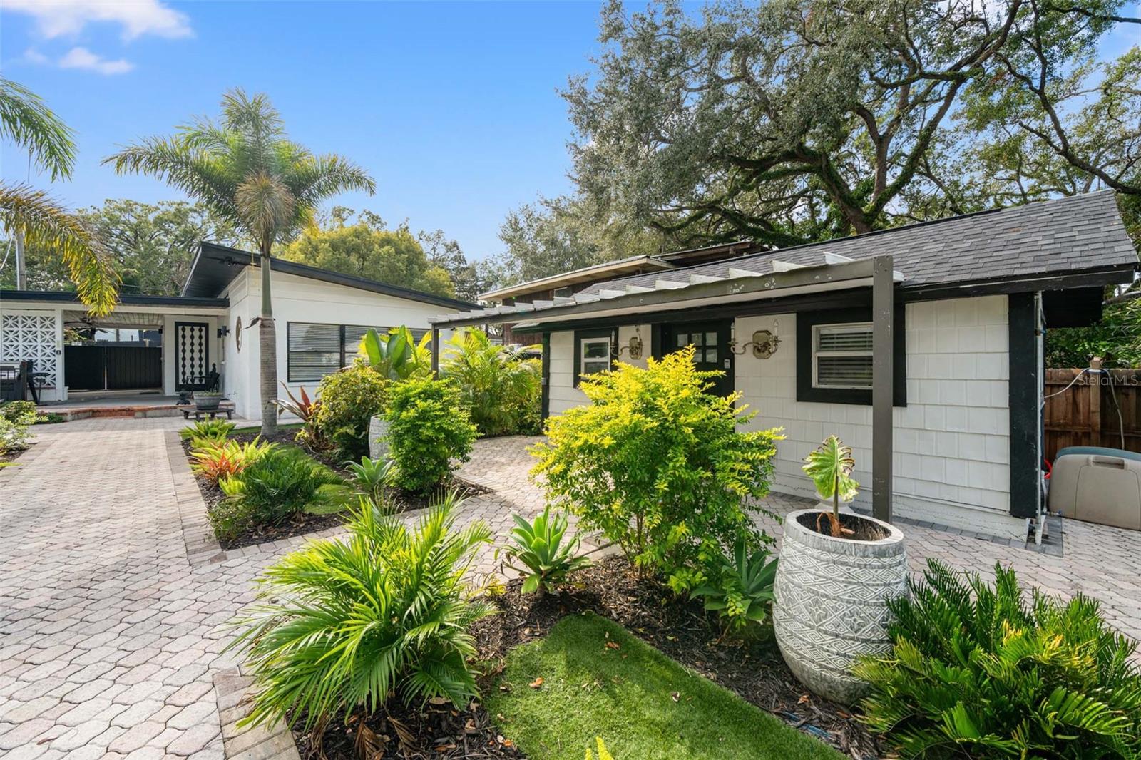 HOLLYWOOD PARK - Residential