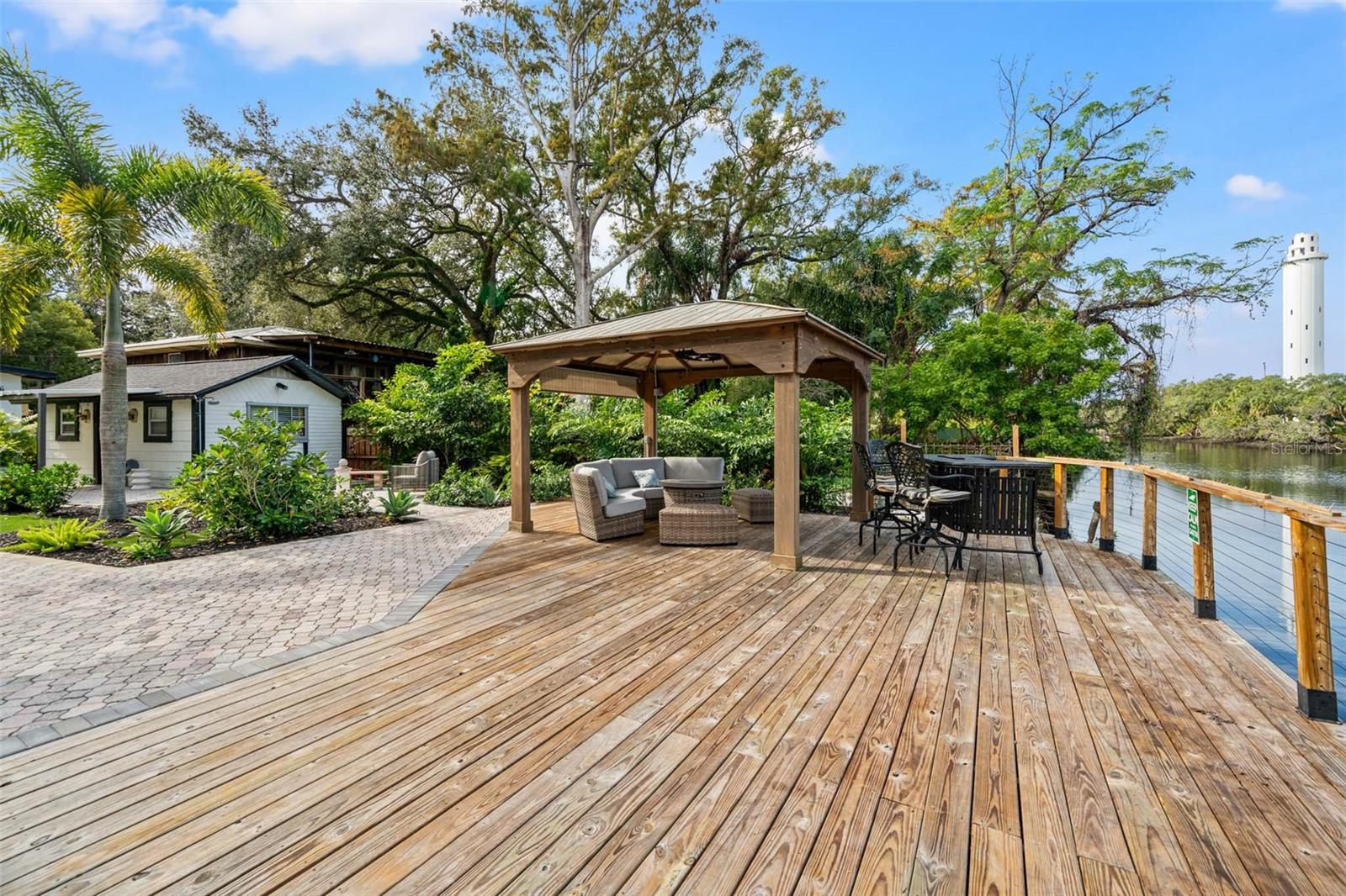 HOLLYWOOD PARK - Residential