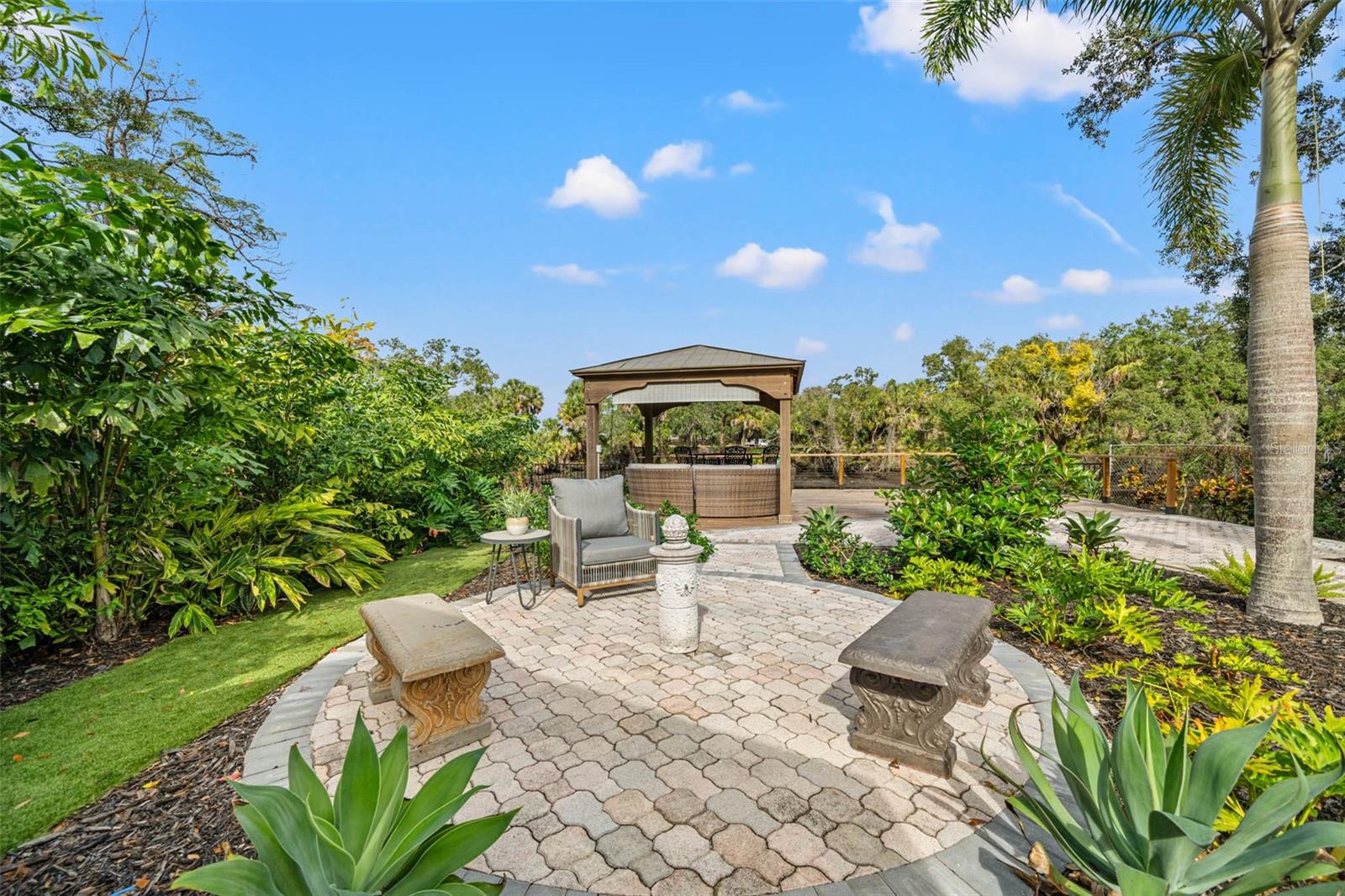 HOLLYWOOD PARK - Residential