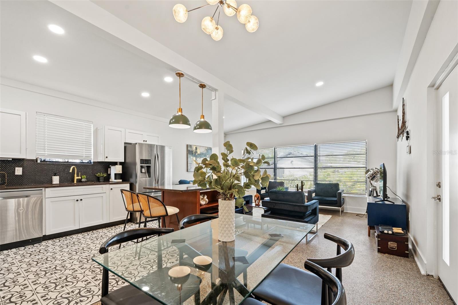 HOLLYWOOD PARK - Residential