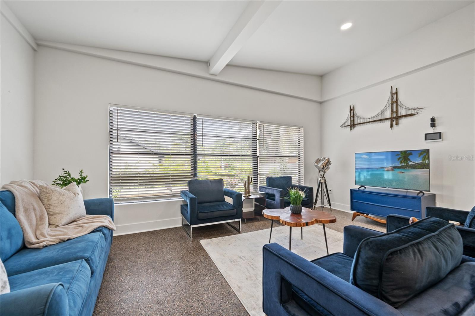 HOLLYWOOD PARK - Residential