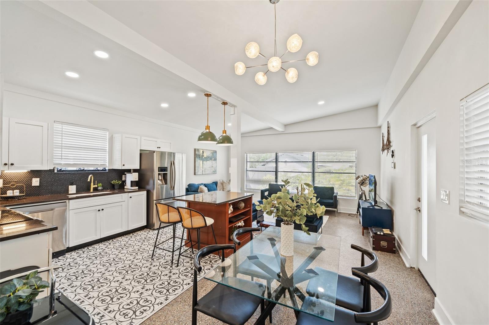 HOLLYWOOD PARK - Residential