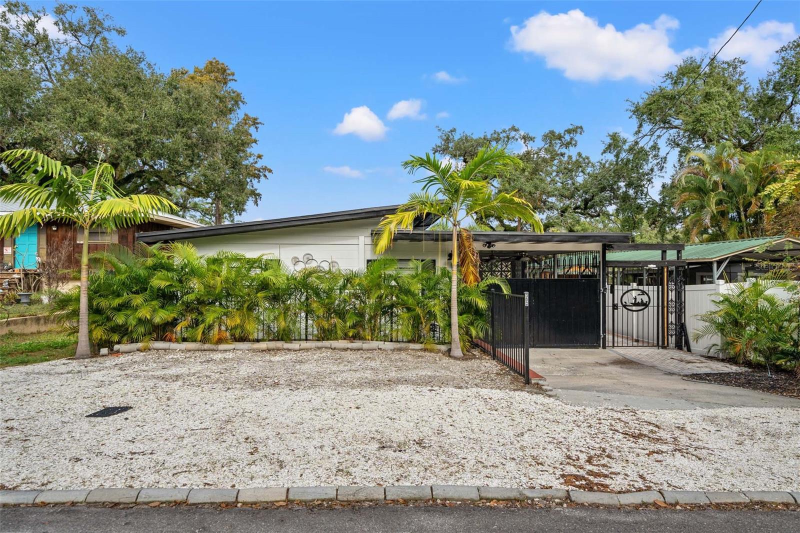 HOLLYWOOD PARK - Residential