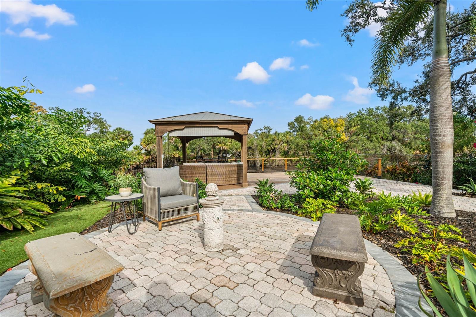 HOLLYWOOD PARK - Residential