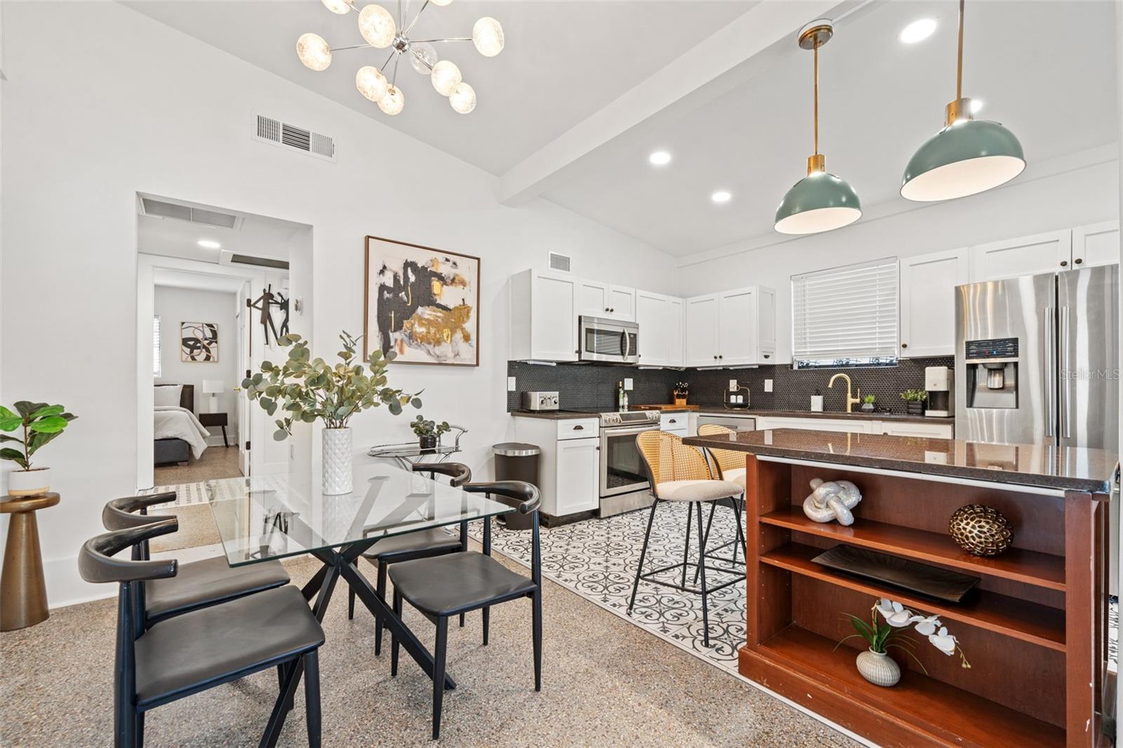 HOLLYWOOD PARK - Residential