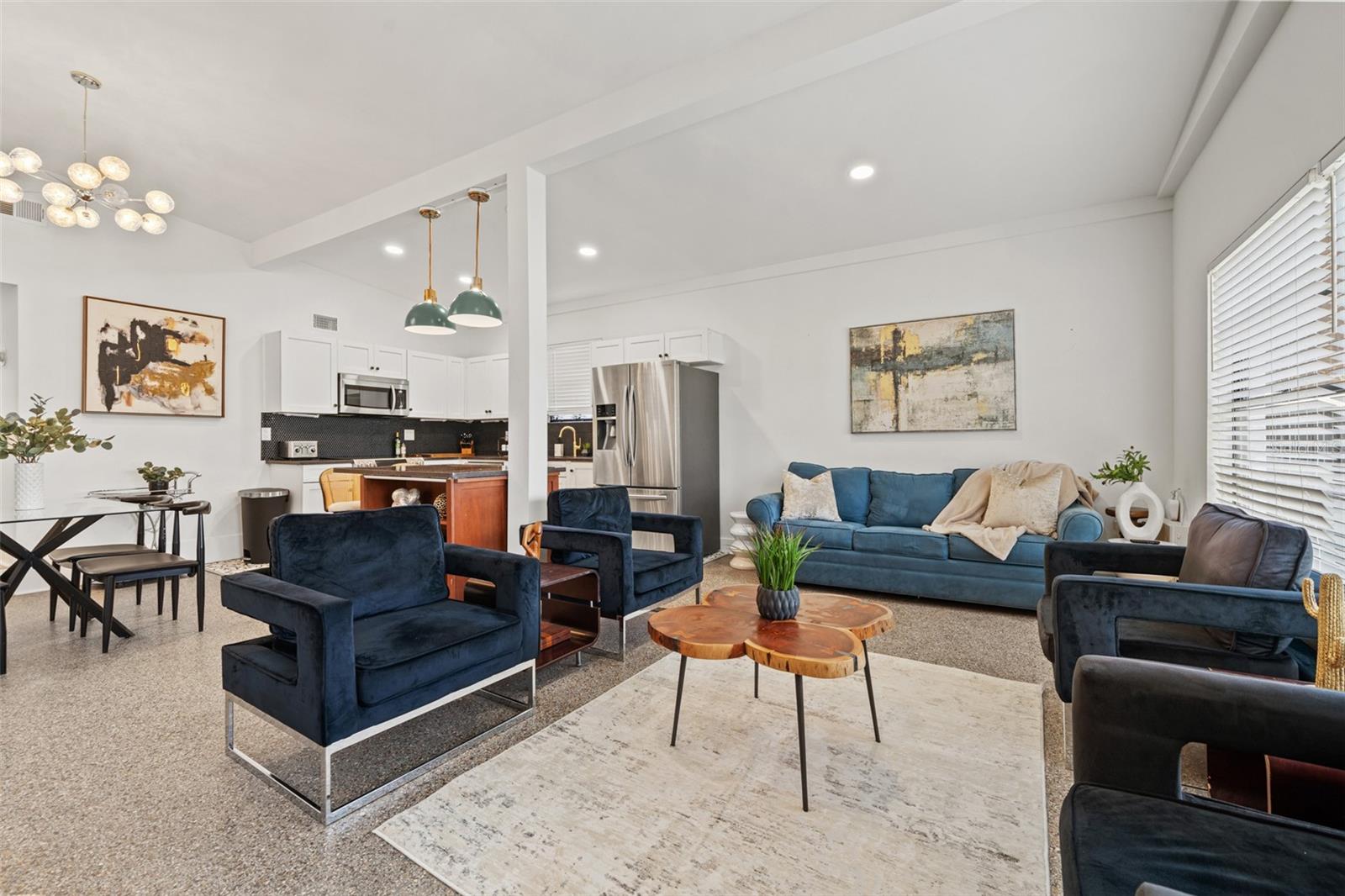 308 E HOLLYWOOD STREET