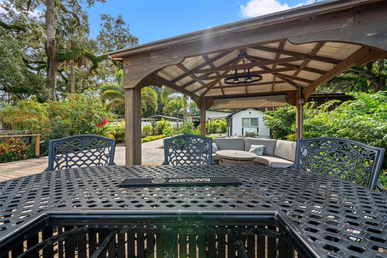 HOLLYWOOD PARK - Residential