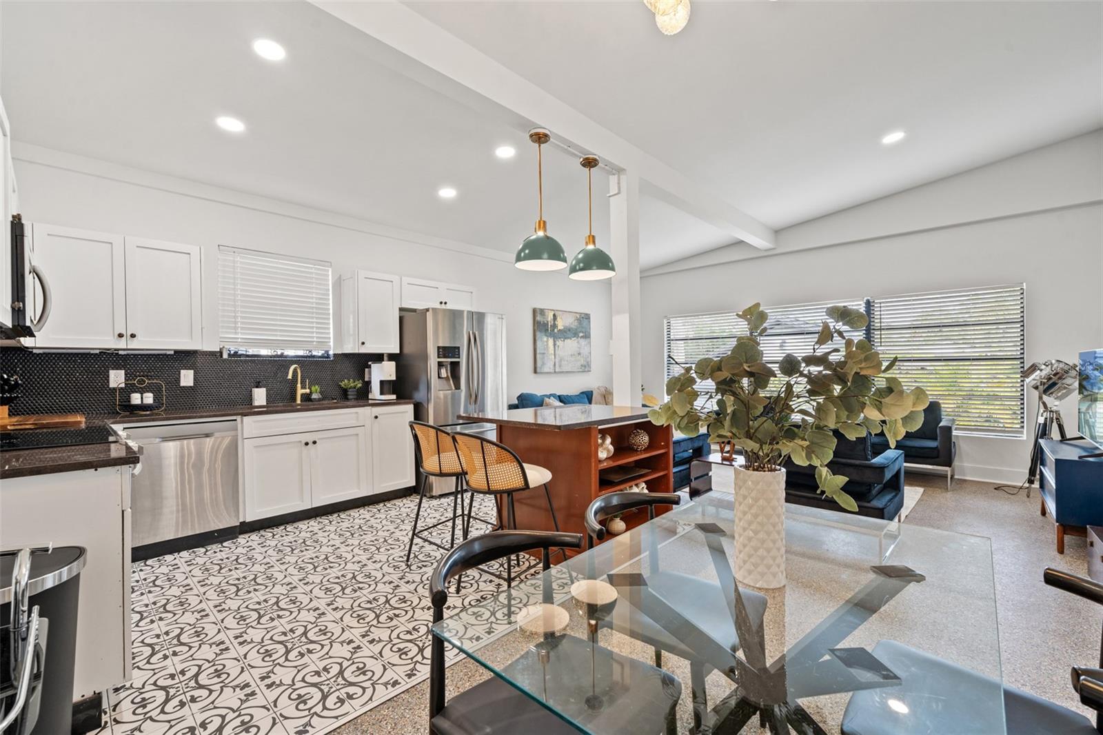 HOLLYWOOD PARK - Residential