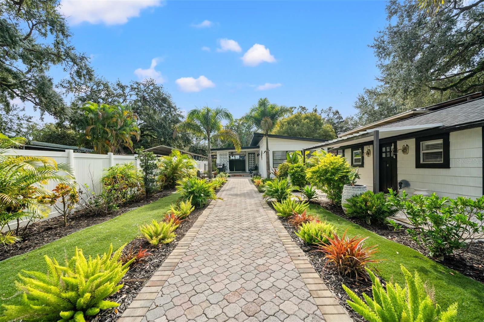 HOLLYWOOD PARK - Residential