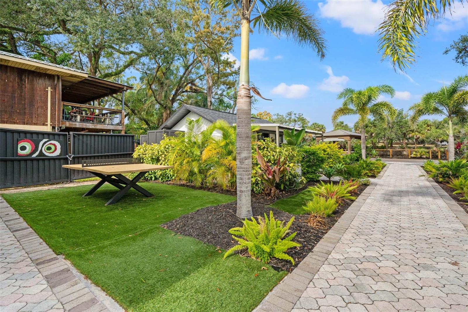 HOLLYWOOD PARK - Residential