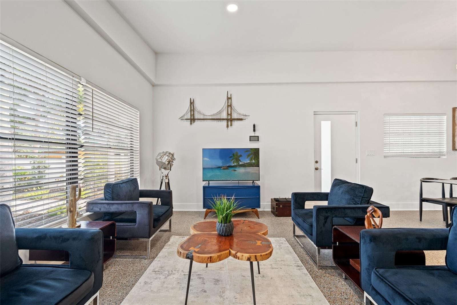 308 E HOLLYWOOD STREET