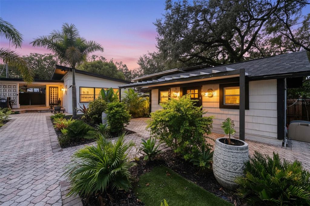 Photo of 308 E Hollywood Street, Tampa, FL 33604 (MLS # TB8455779)