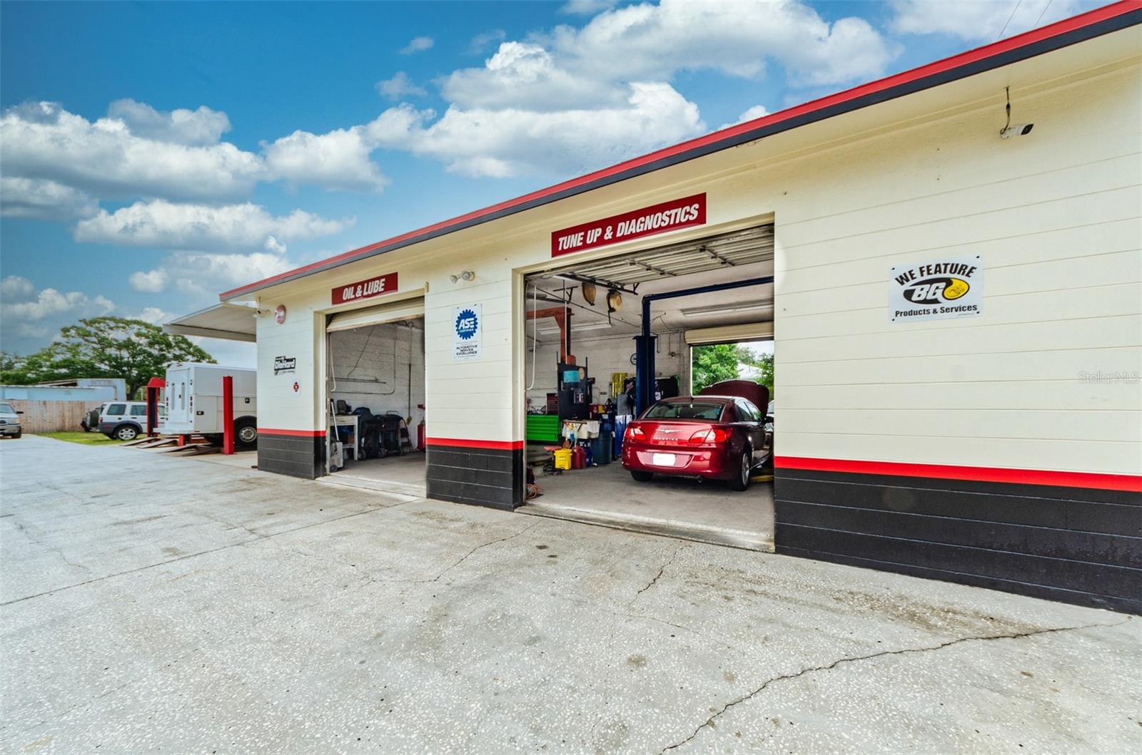 OAKLAND HEIGHTS - Commercial Sale