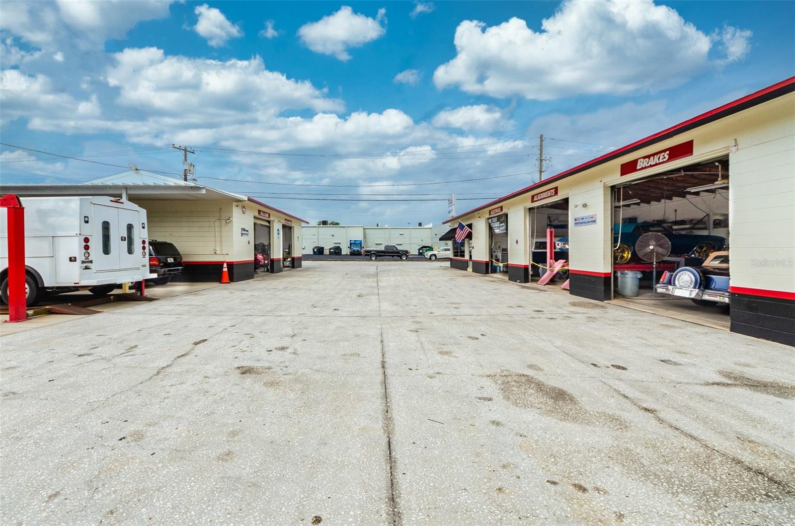 OAKLAND HEIGHTS - Commercial Sale