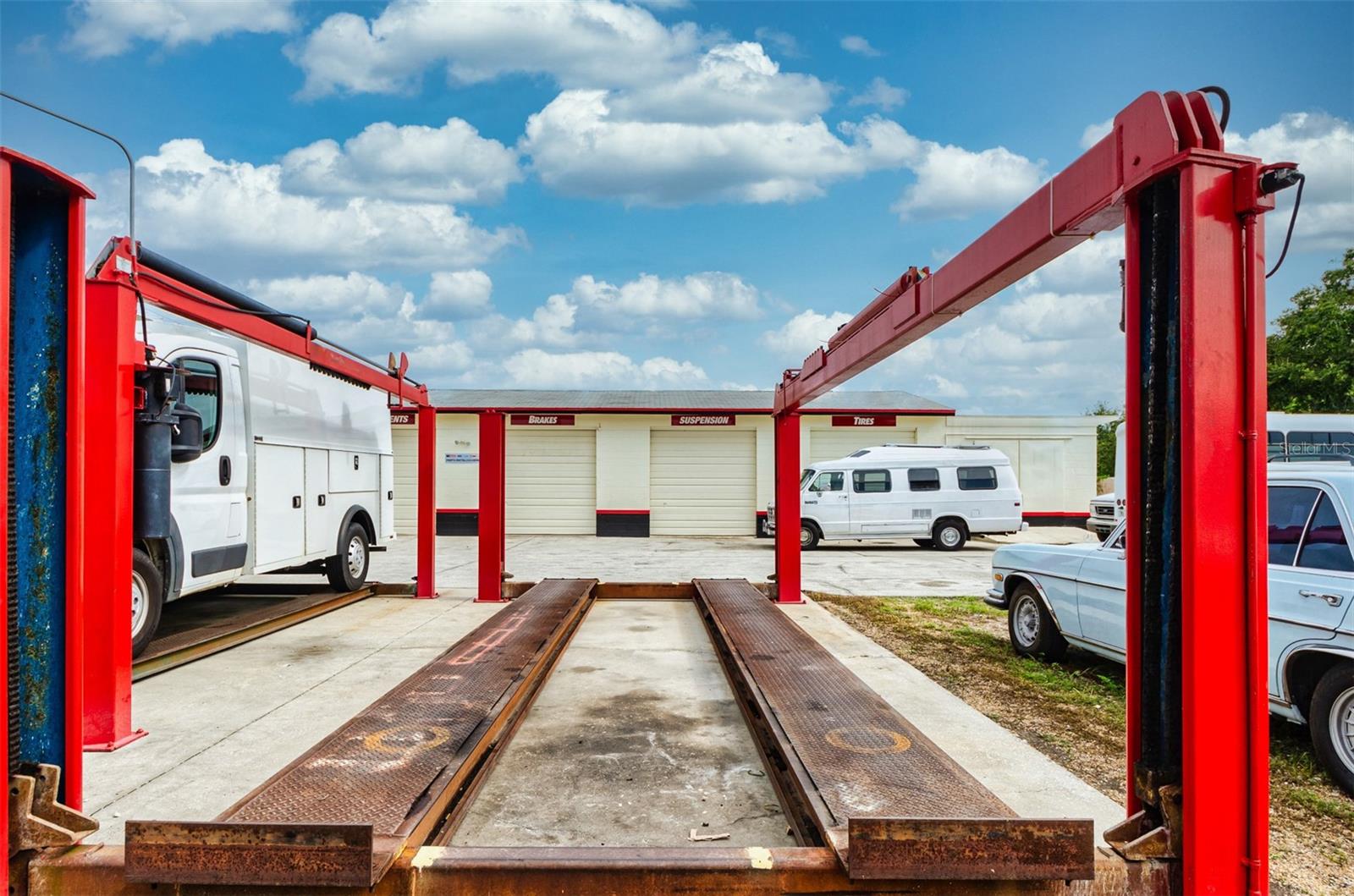 OAKLAND HEIGHTS - Commercial Sale