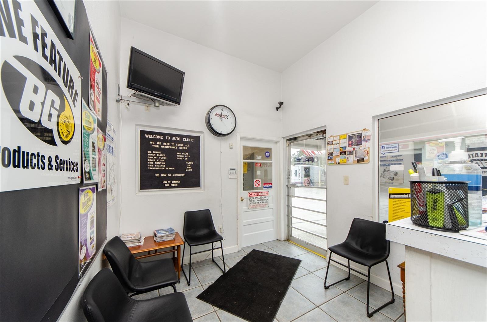 OAKLAND HEIGHTS - Commercial Sale