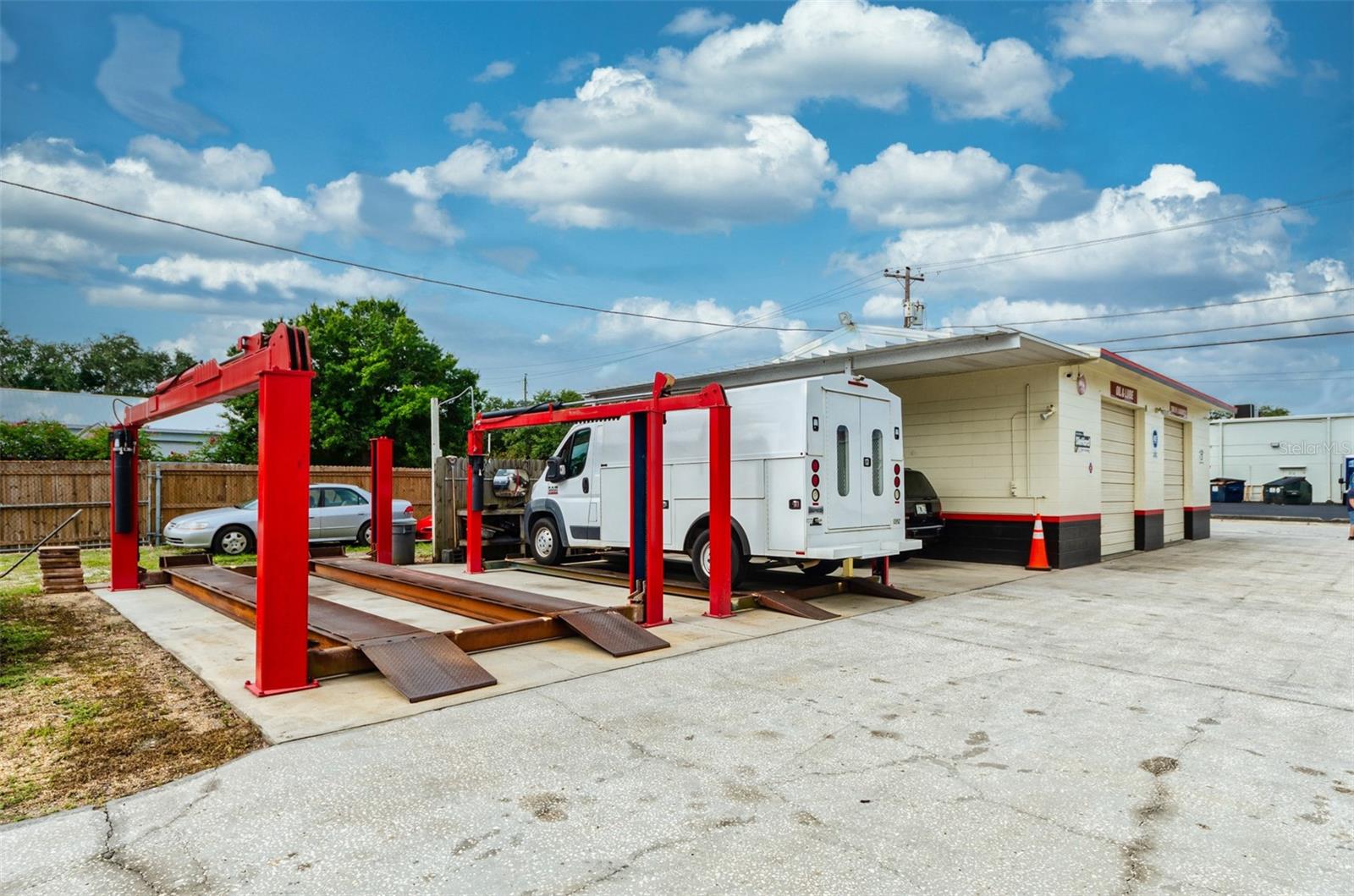 OAKLAND HEIGHTS - Commercial Sale