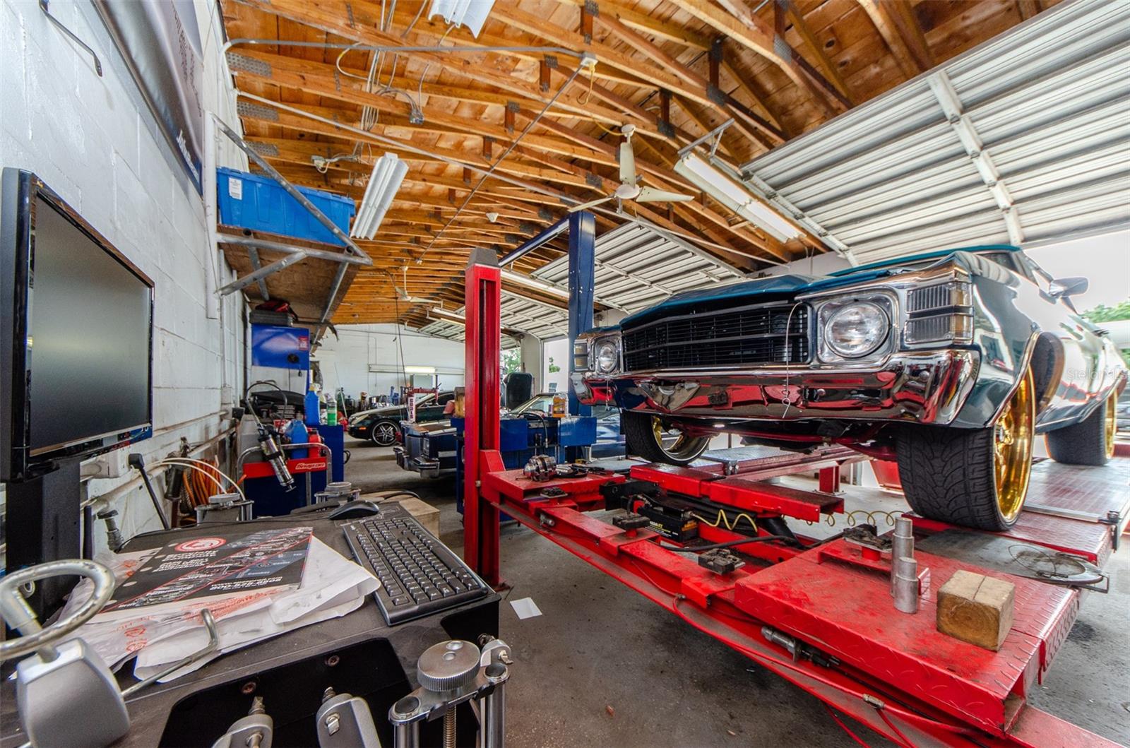 OAKLAND HEIGHTS - Commercial Sale