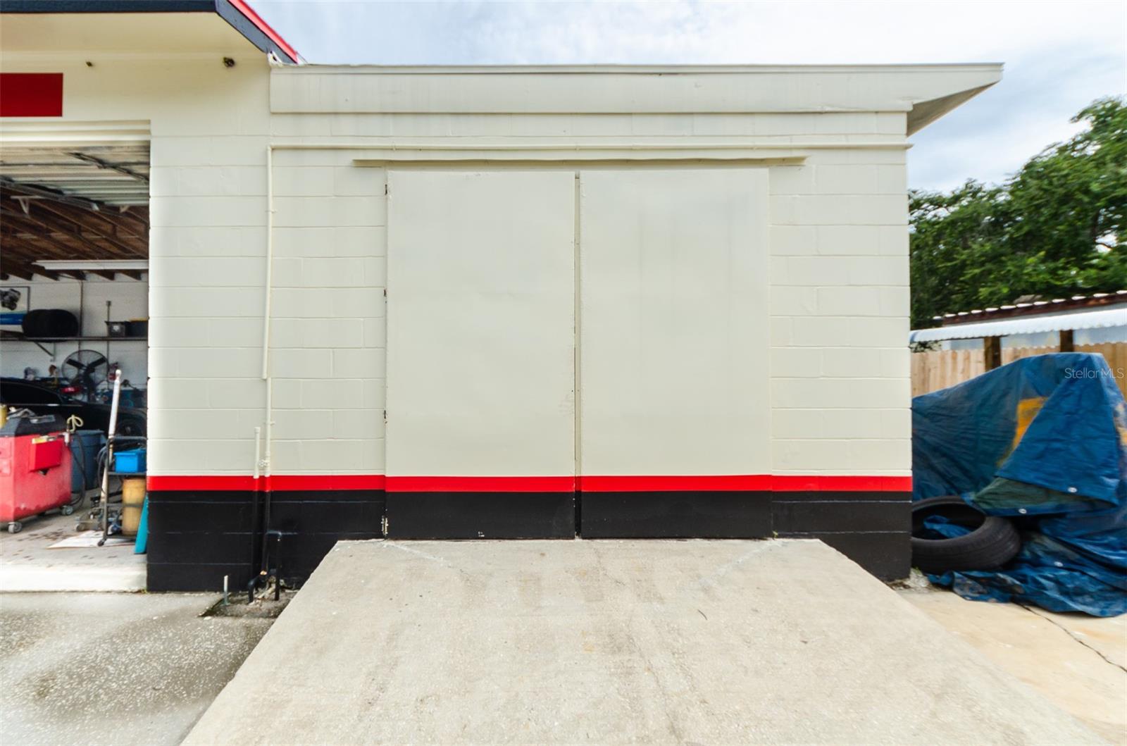 OAKLAND HEIGHTS - Commercial Sale