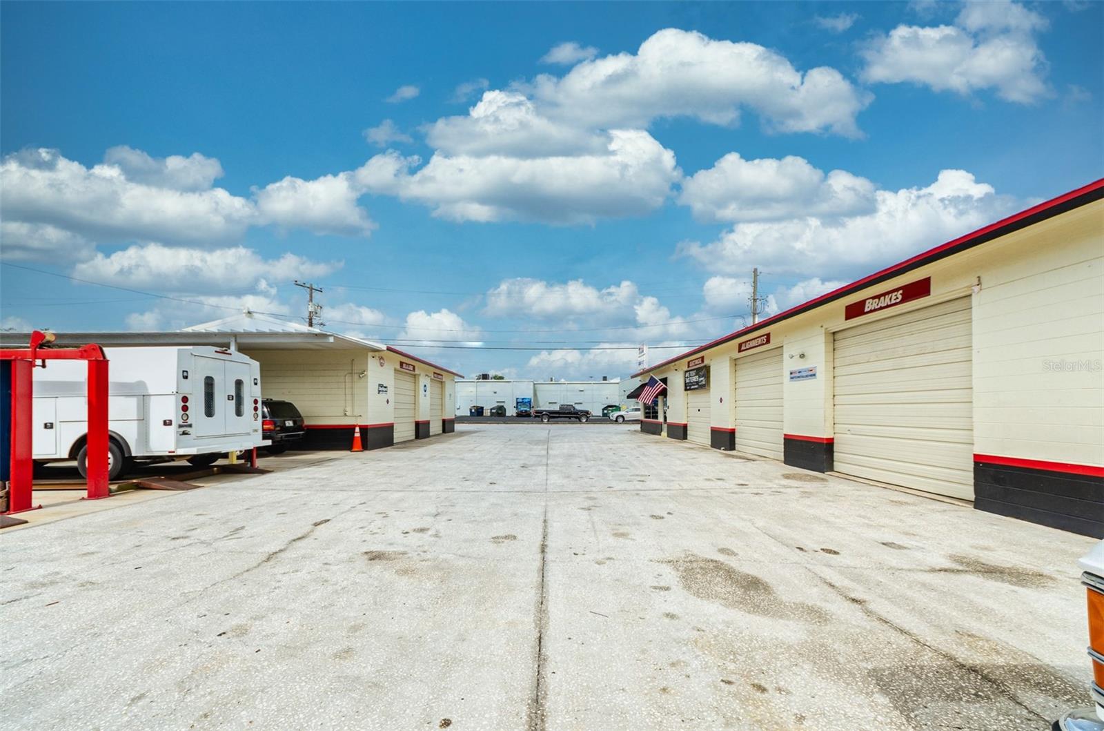 OAKLAND HEIGHTS - Commercial Sale
