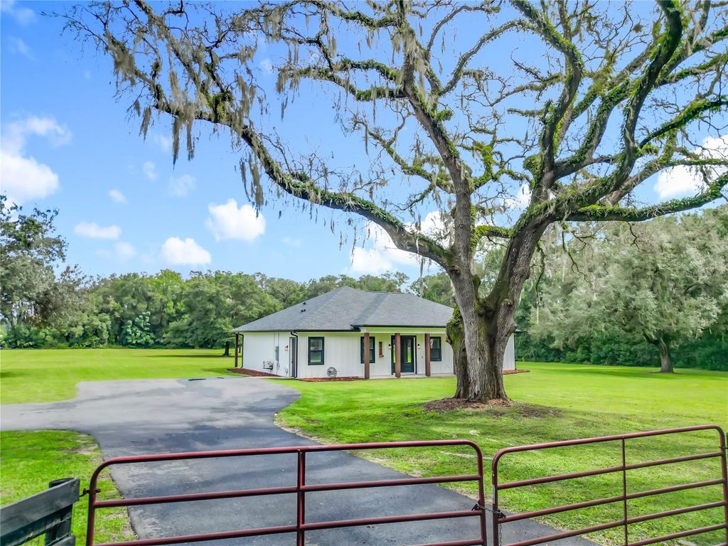 Photo of 9903 NE 33rd Avenue, Anthony, FL 32617 (MLS # OM711232)