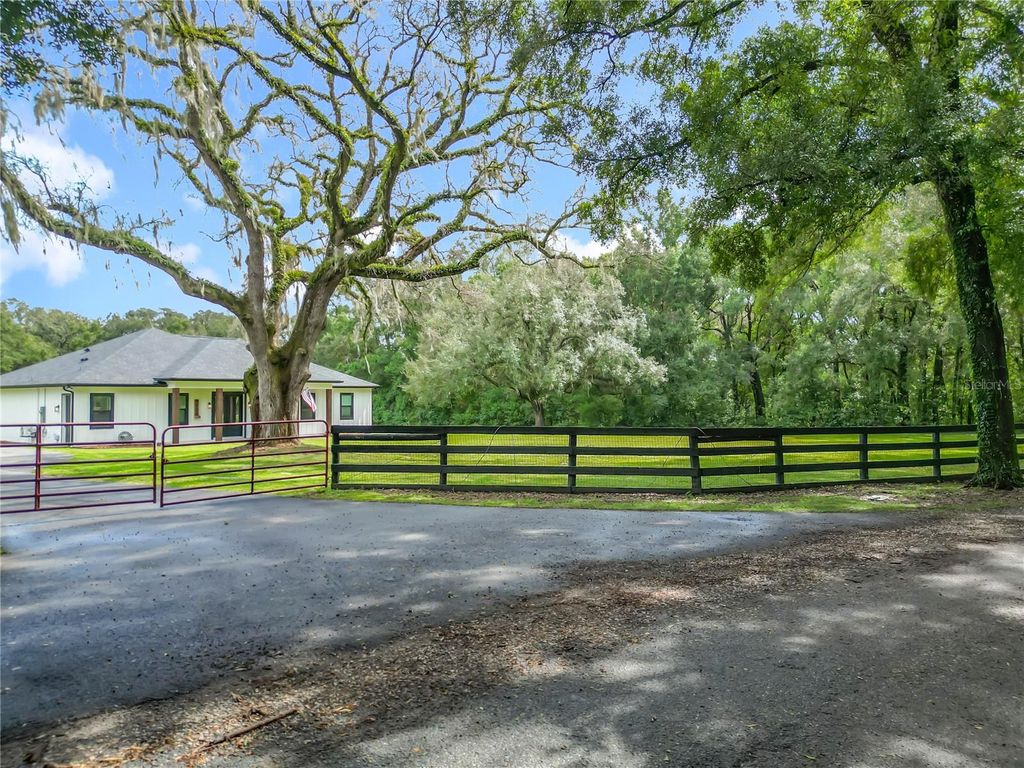 Photo of 9903 NE 33rd Avenue, Anthony, FL 32617 (MLS # OM711232)