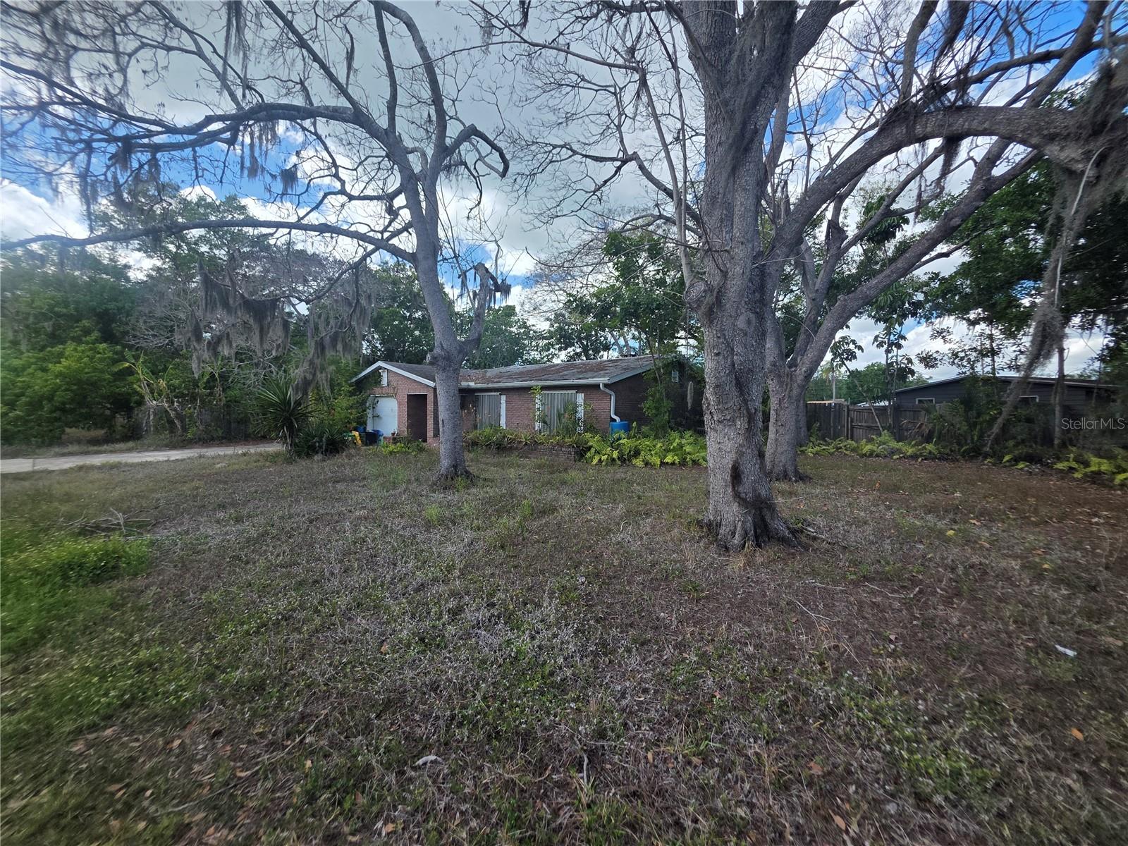 OAK SHORES - Residential