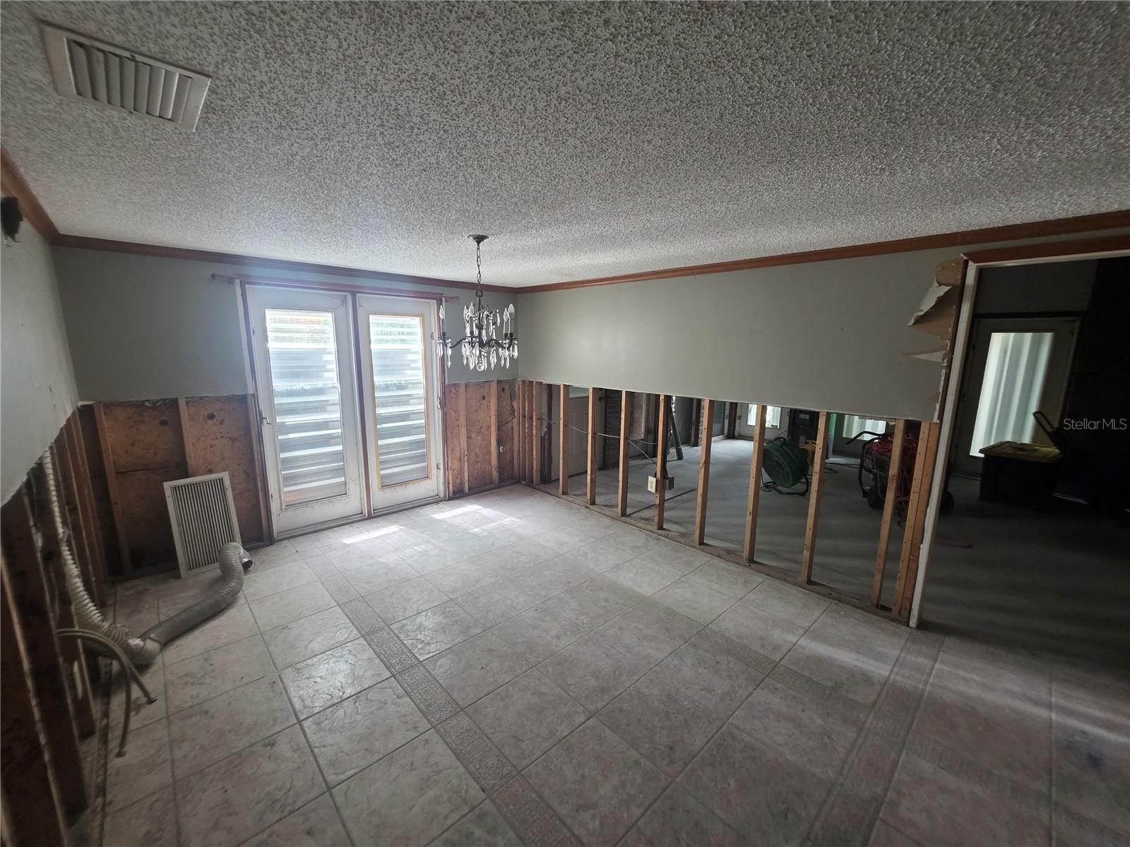 OAK SHORES - Residential