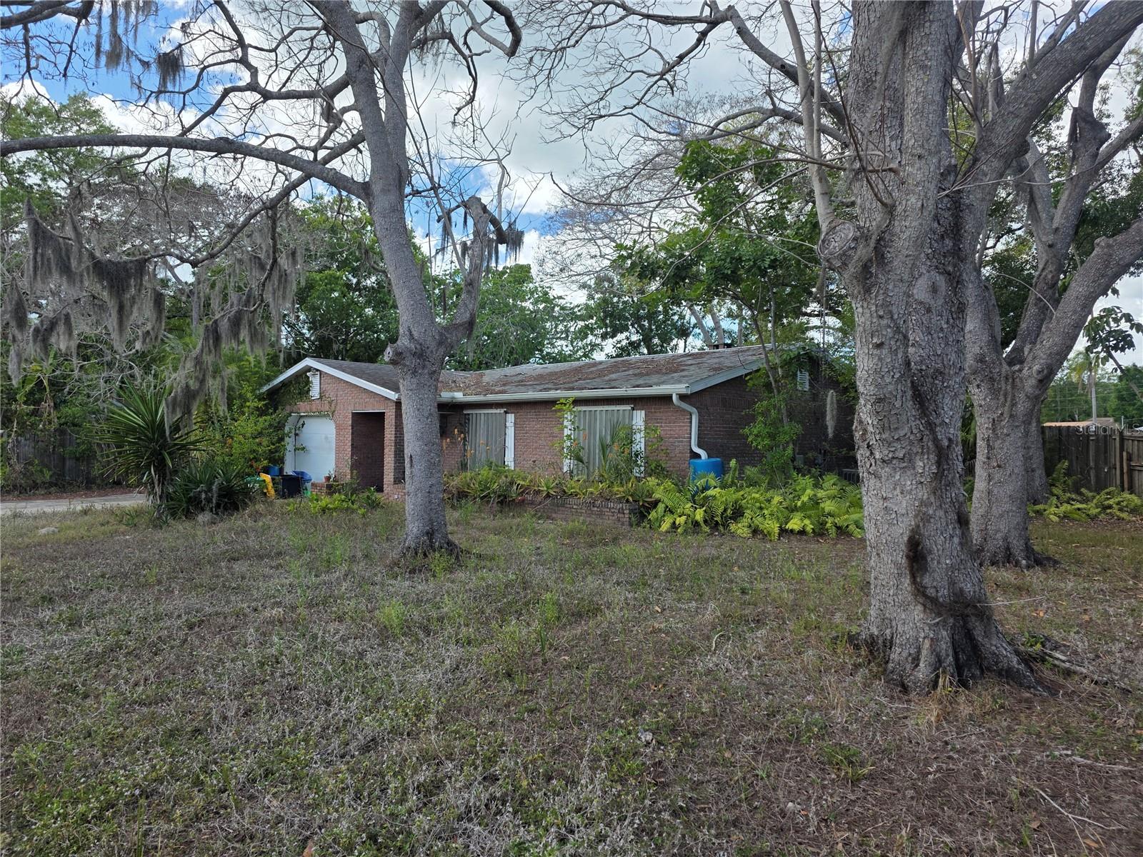 OAK SHORES - Residential