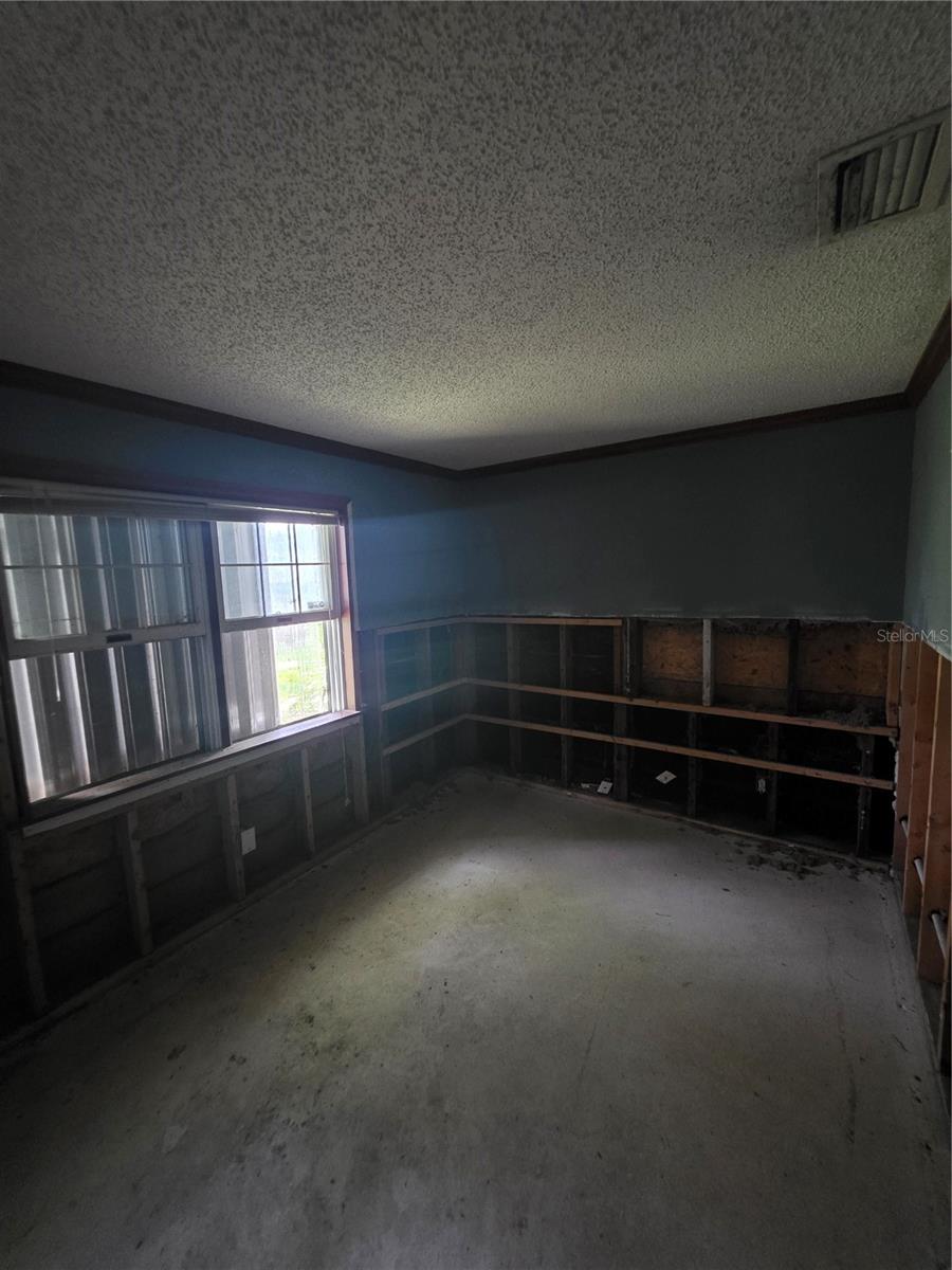 OAK SHORES - Residential