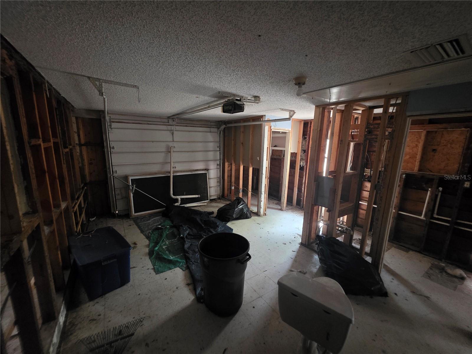 OAK SHORES - Residential