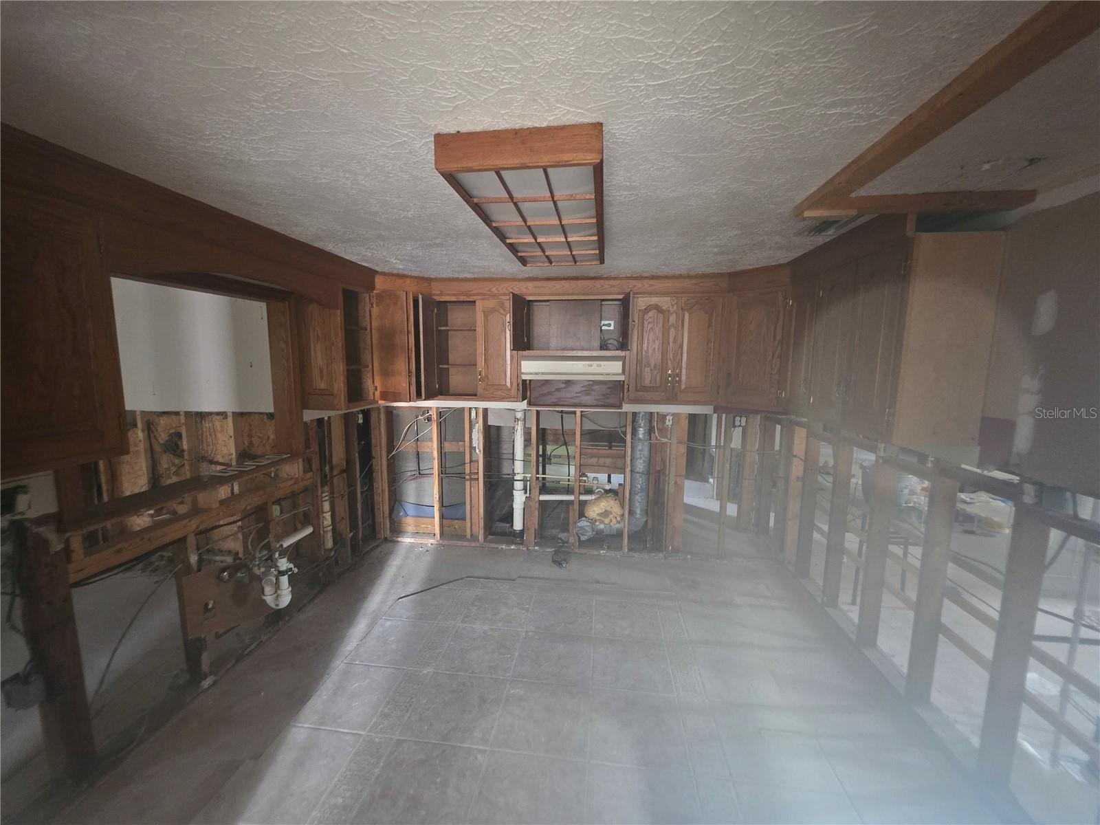 OAK SHORES - Residential