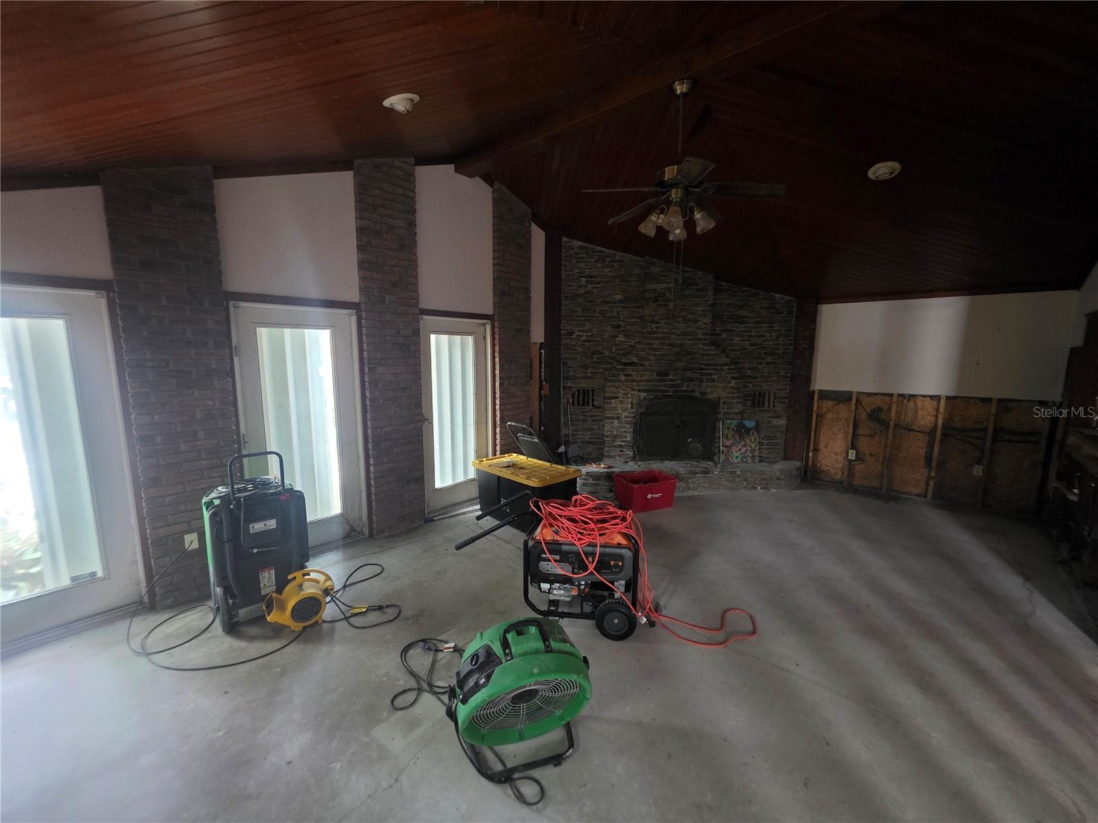 OAK SHORES - Residential