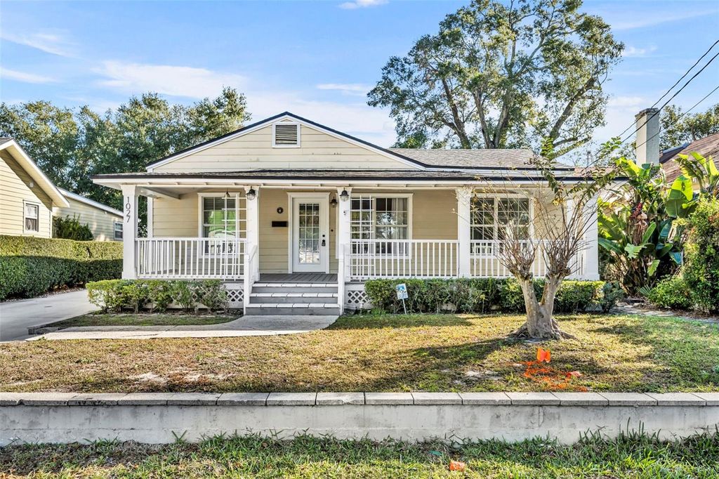Photo of 1027 N Hampton Avenue, Orlando, FL 32803 (MLS # O6369622)