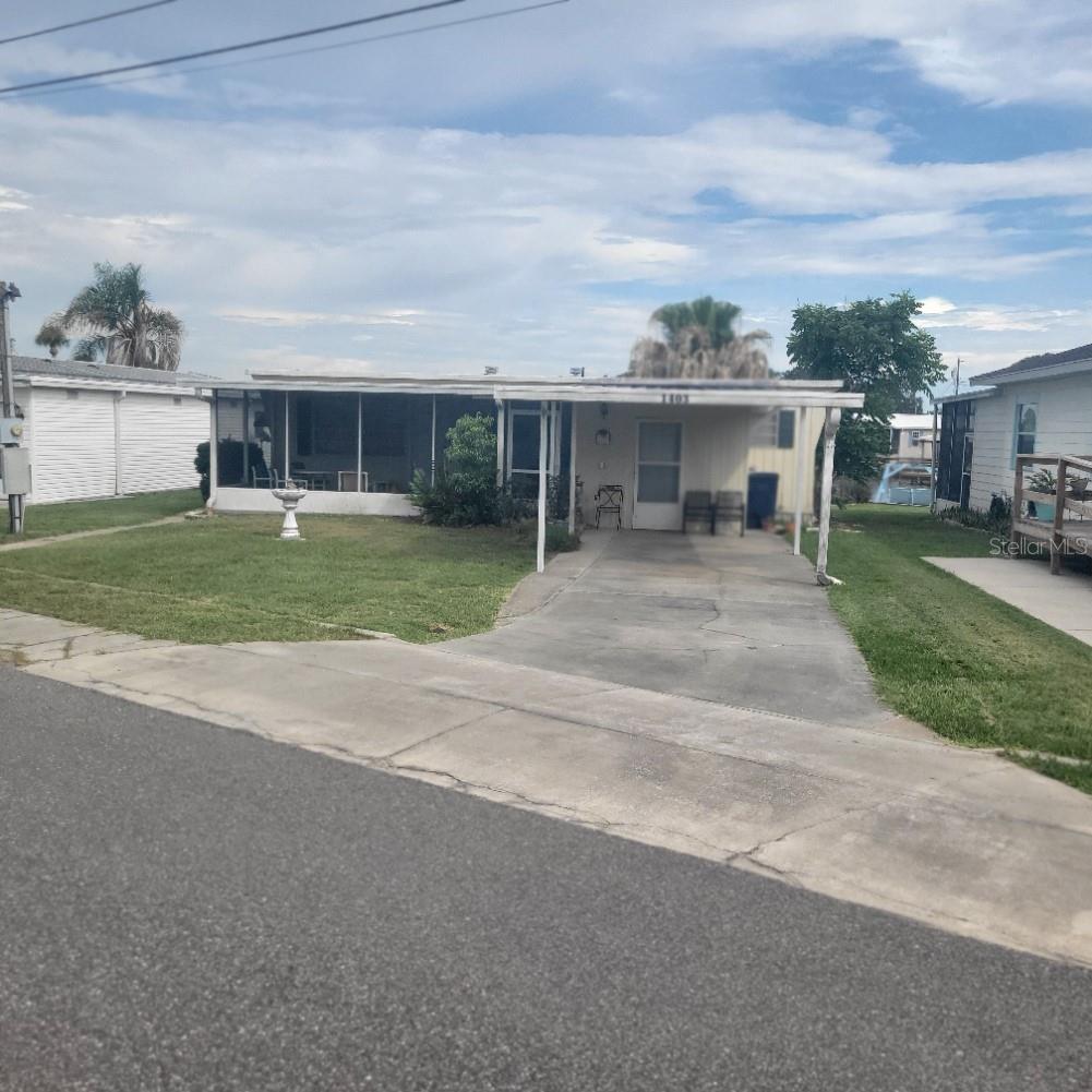 1403 LAKEVIEW DRIVE