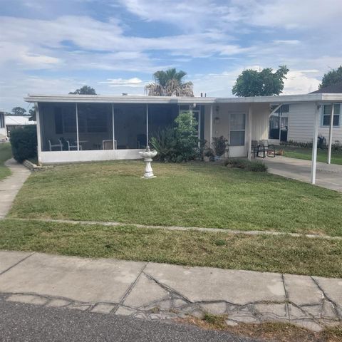 Photo of 1403 Lakeview Drive, Tavares, FL 32778 (MLS # O6419292)