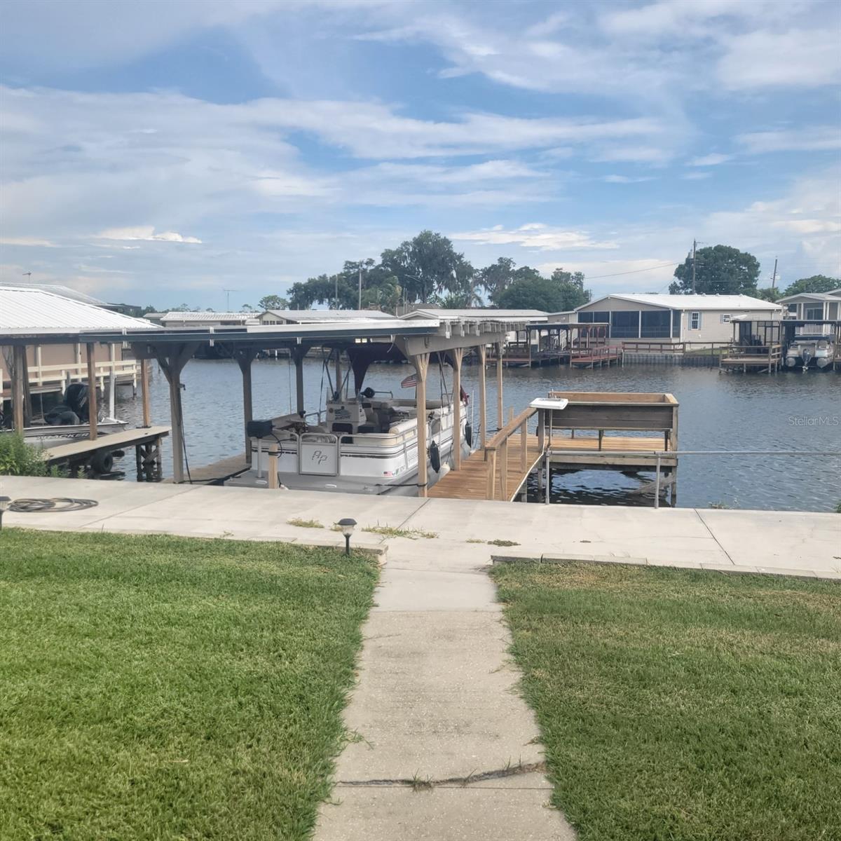 1403 LAKEVIEW DRIVE
