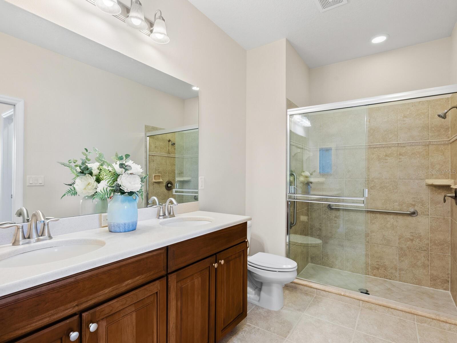 VENETIAN FALLS PH 3 - Residential