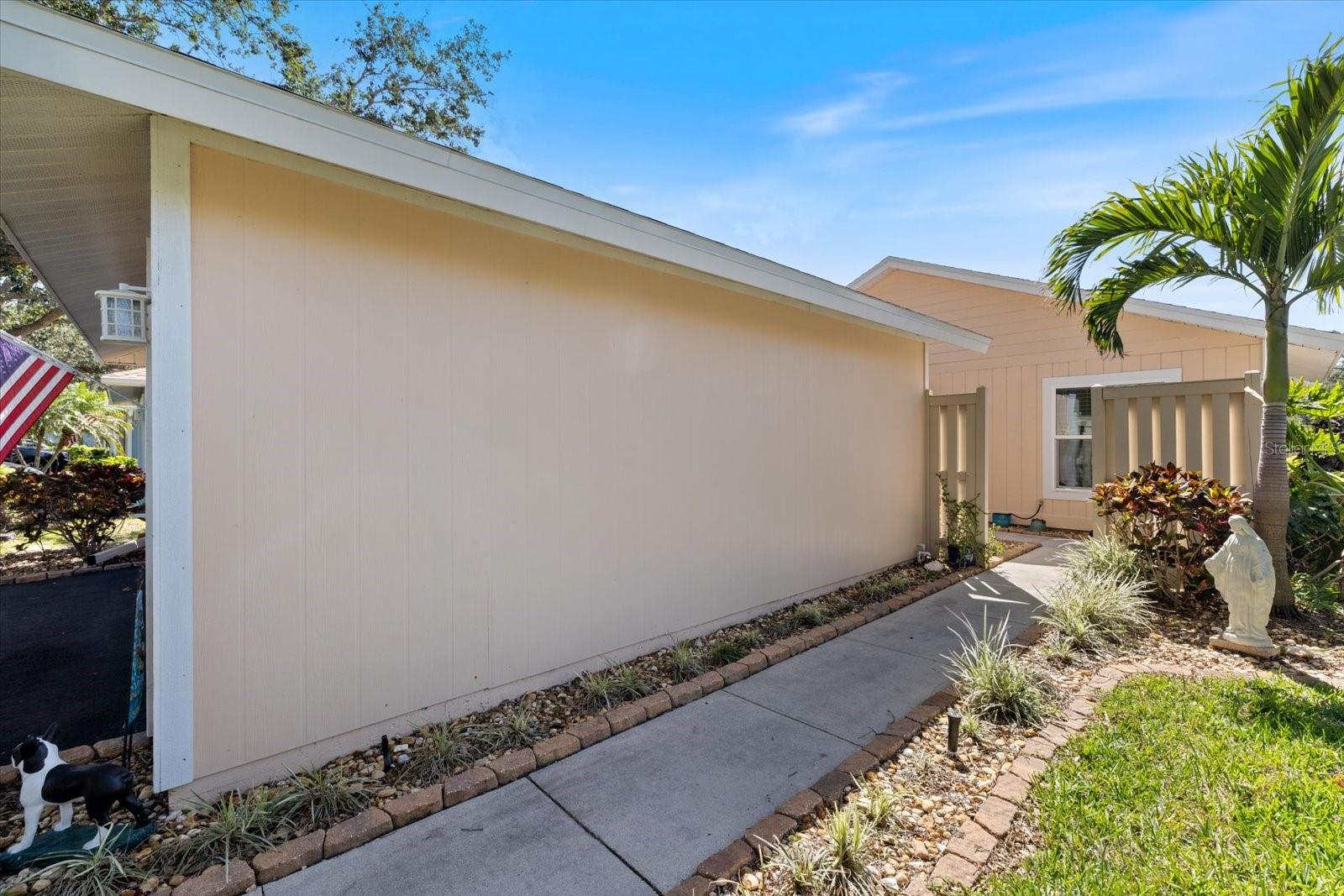 832 SAINTCLAIR CIRCLE 832