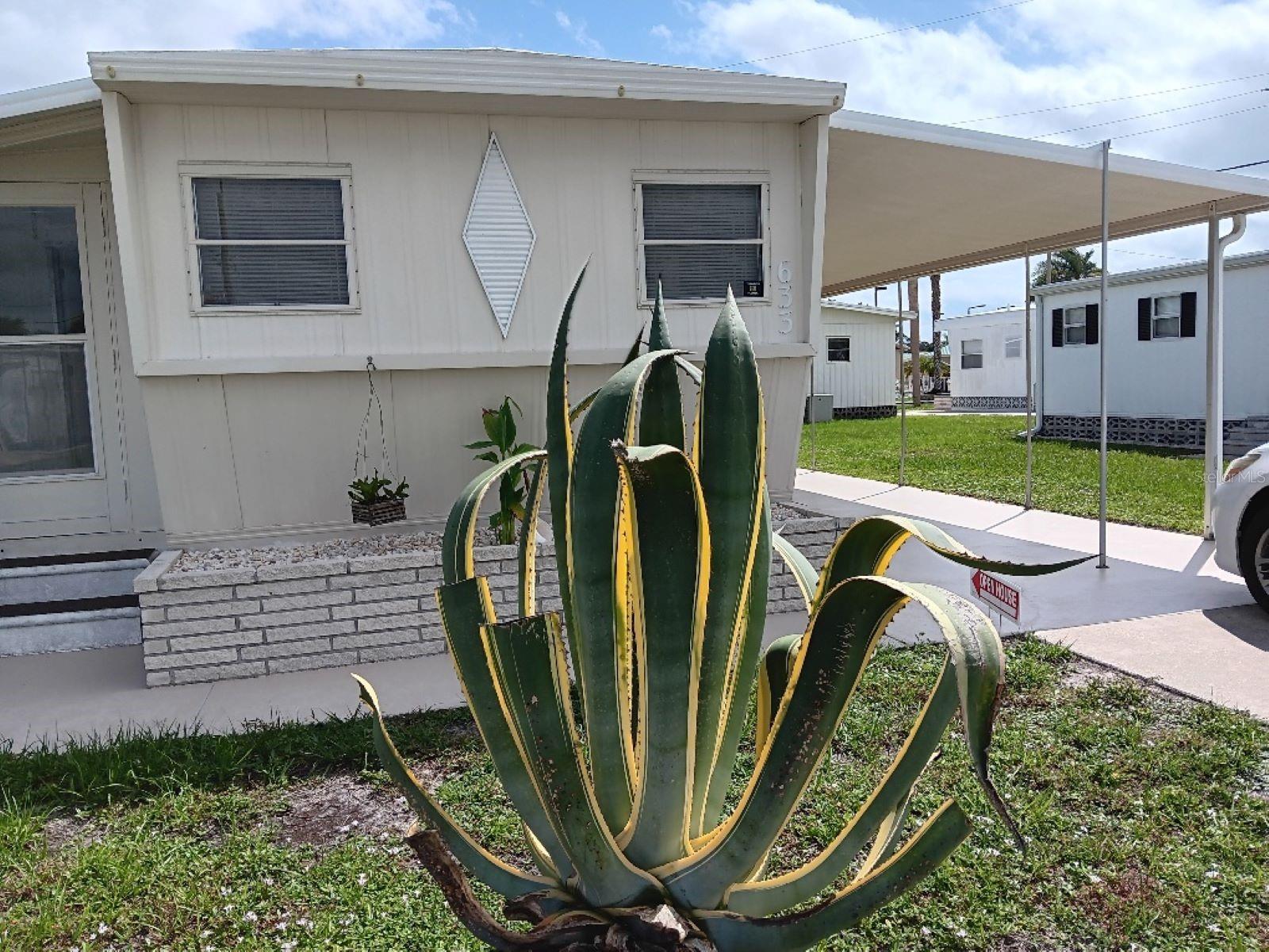 COUNTRY CLUB ESTATES - Residential